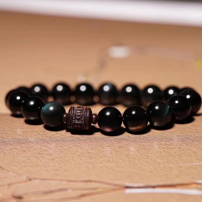 Schwarzes Obsidian Armband mit Om Mani Padme Hum Anhänger elegant.