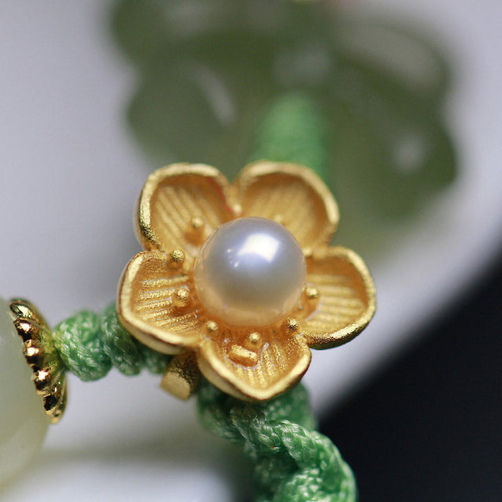 Goldenes Blüten-Armband mit Perle und grüner Jade eleganter Schmuck