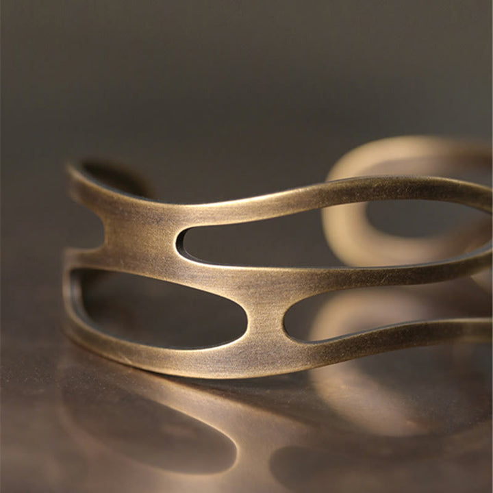Kupfer Armband mit geometrischen Öffnungen elegantes Design Wohlstand Energie