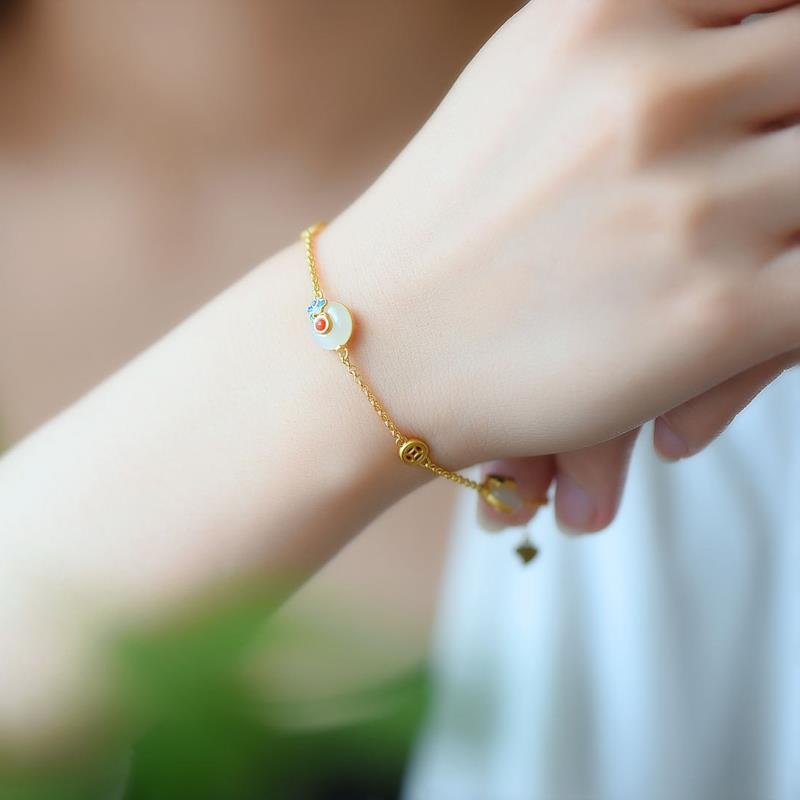 Armband Weiße Jade Kupfer am Handgelenk getragen, elegantes Glücksarmband