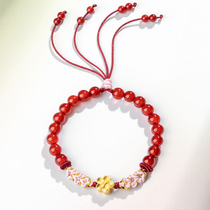 Rotes Achat Armband mit goldenem Blüten-Charm elastisch verstellbar Handgelenk.