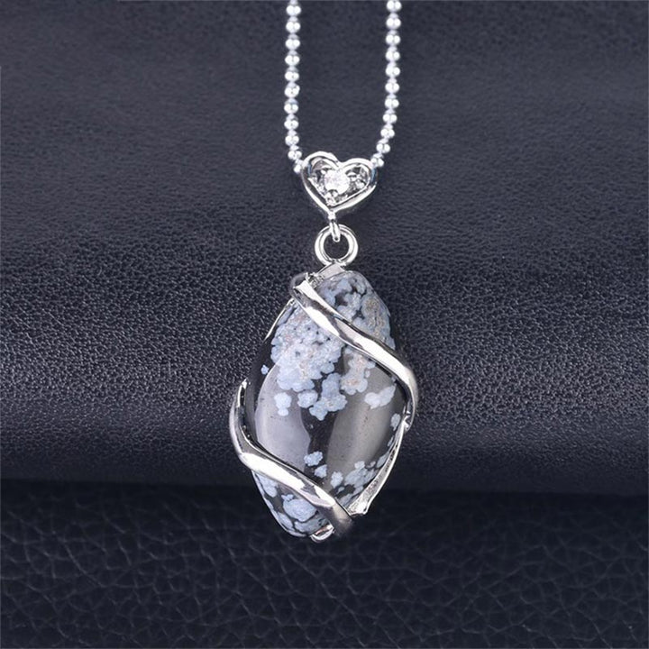 Schneeweiße Kristall Kette mit grauem Naturstein Marquise Anhänger