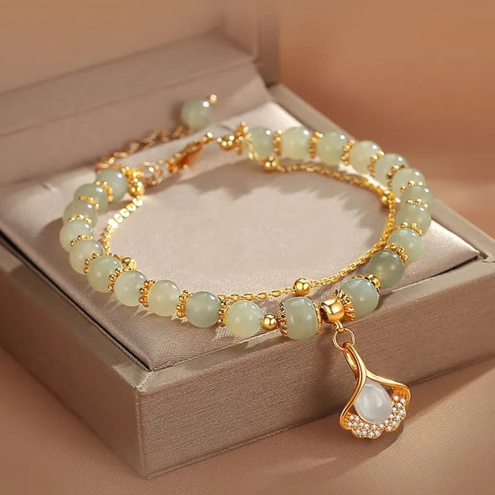 Jade Armband mit Fu-Zeichen Anhänger, goldene Perlen, Glück.