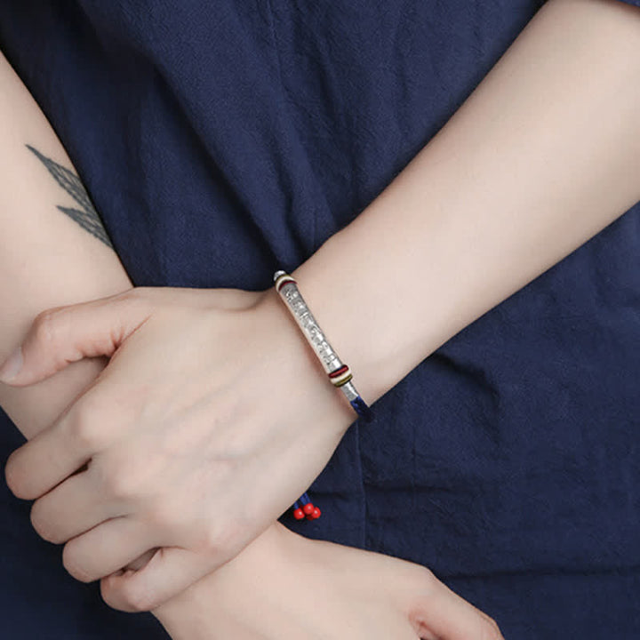 Armband 925 Silber Om Mani Padme Hum am Handgelenk getragen elegantes Design