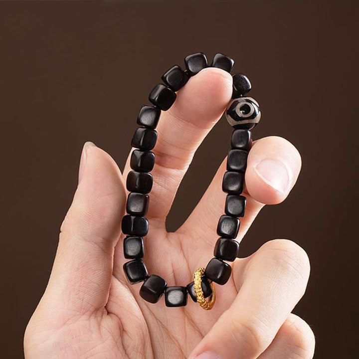 Armband Ebenholz Balance Ruhe schwarze Perlen Hand getragen elegant