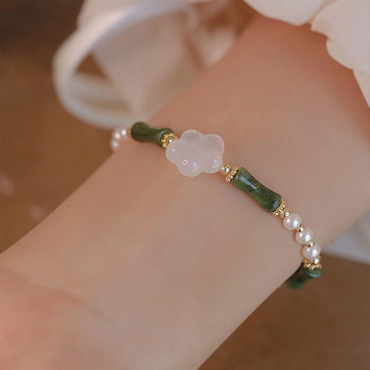 Armband Achat Perle Bambus Frieden elegantes Designhandgelenk getragen.