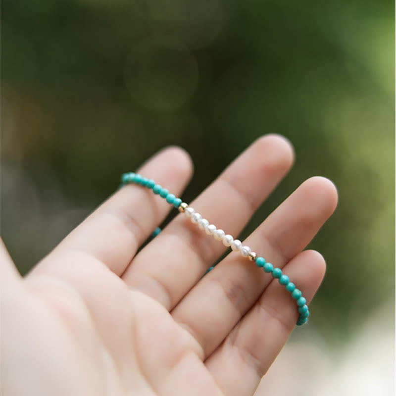 Türkis Perlen Armband 925 Silber elastisch an Hand getragen