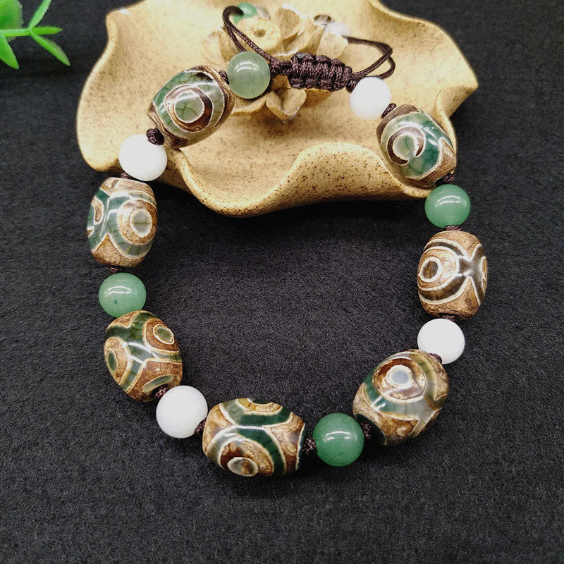 Armband Dzi Perle – Schutz & Glück mit grünen Steinen weiß braun
