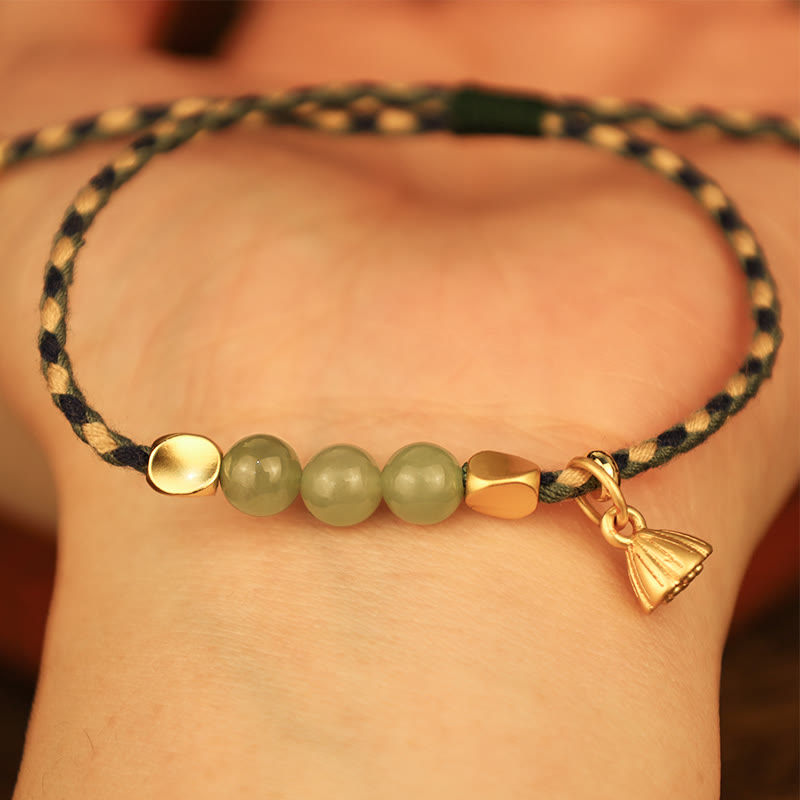 Jade Armband Lotus Glück grüne Perlen goldene Verschlüsse elegant
