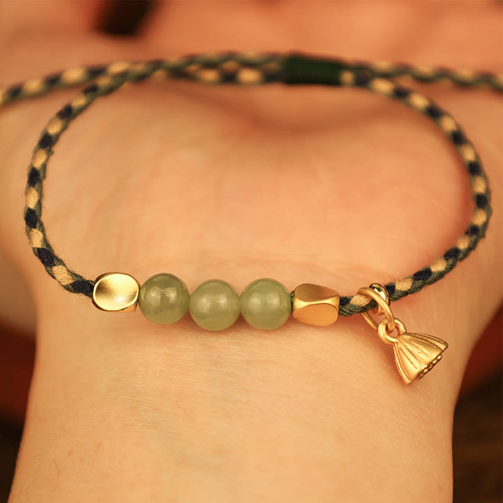 Jade Armband Lotus Glück grüne Perlen goldene Verschlüsse elegant