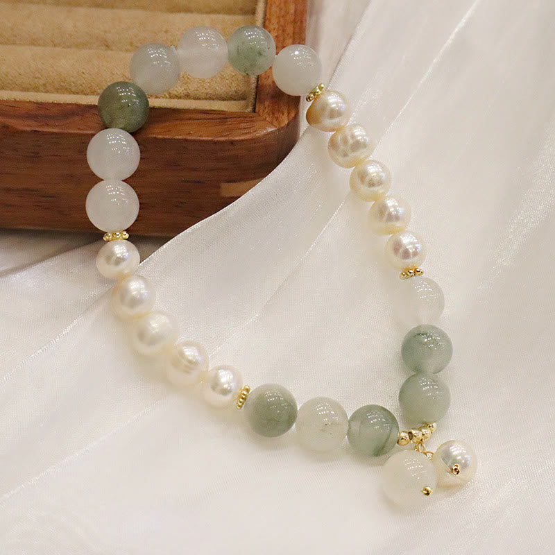 Armband Perle Jade – Heilung mit grüner Jade und Perlen elegant.