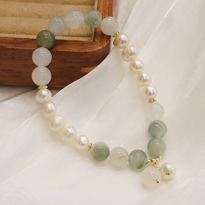 Armband Perle Jade – Heilung mit grüner Jade und Perlen elegant.