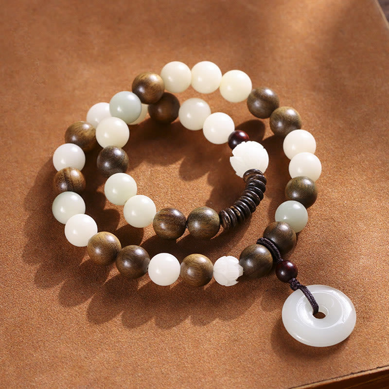Armband Sandelholz Bodhi Lotus mit weißem Jade Anhänger Naturstein