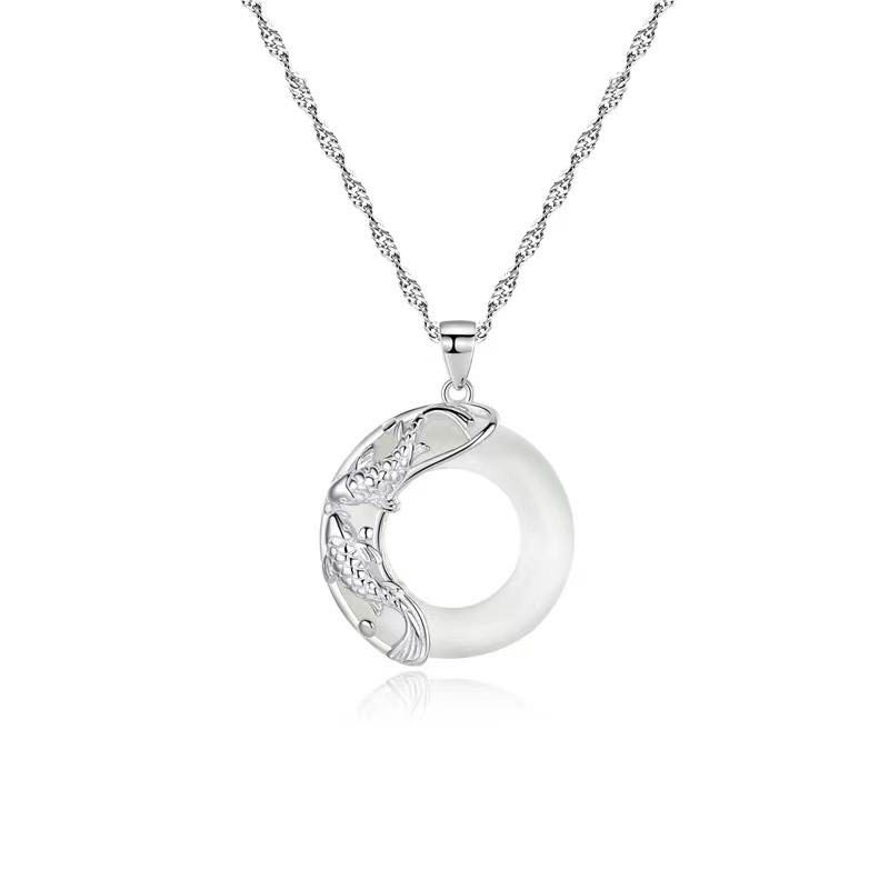 Silberne Kette Jade Koi Fisch – Glück Anhänger elegant