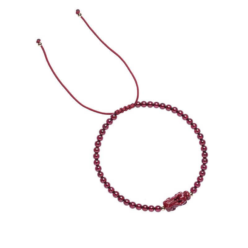 Zinnober Granat Pixiu Armband mit elastischem Schnur Design getragen