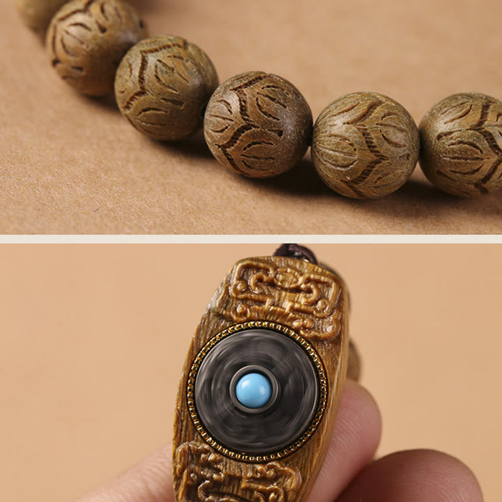 Sandelholz Ebenholz Armband Om Mani Padme Hum geschnitzte Perlen Detailansicht