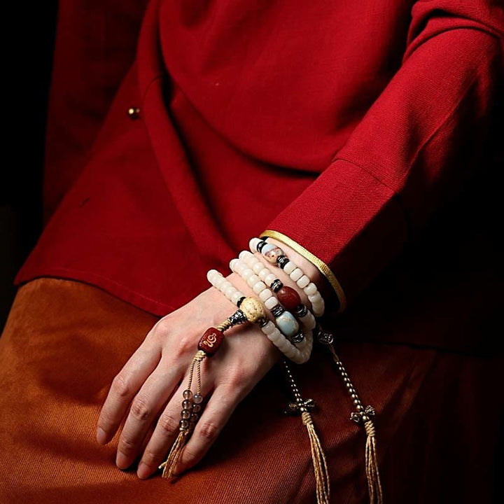 Mala Achat Bodhi – Wohlstand Armband weiß braun rot elegant getragen