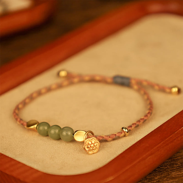 Armband Jade Lotus – Glück mit grünen Steinen und goldenem Anhänger