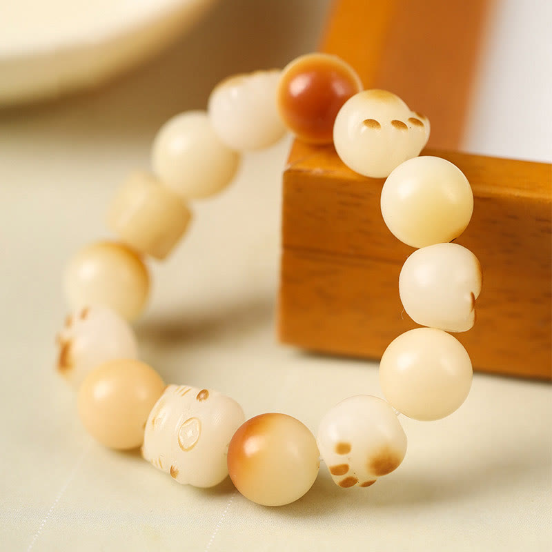 Sandelholz Bodhi Armband mit cremefarbenen Perlen elegantes Design Holzblock.