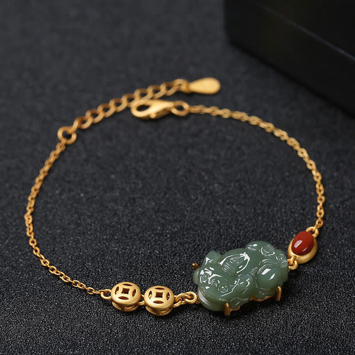 Elegantes Armband mit Jade Pixiu und rotem Achat Stein.