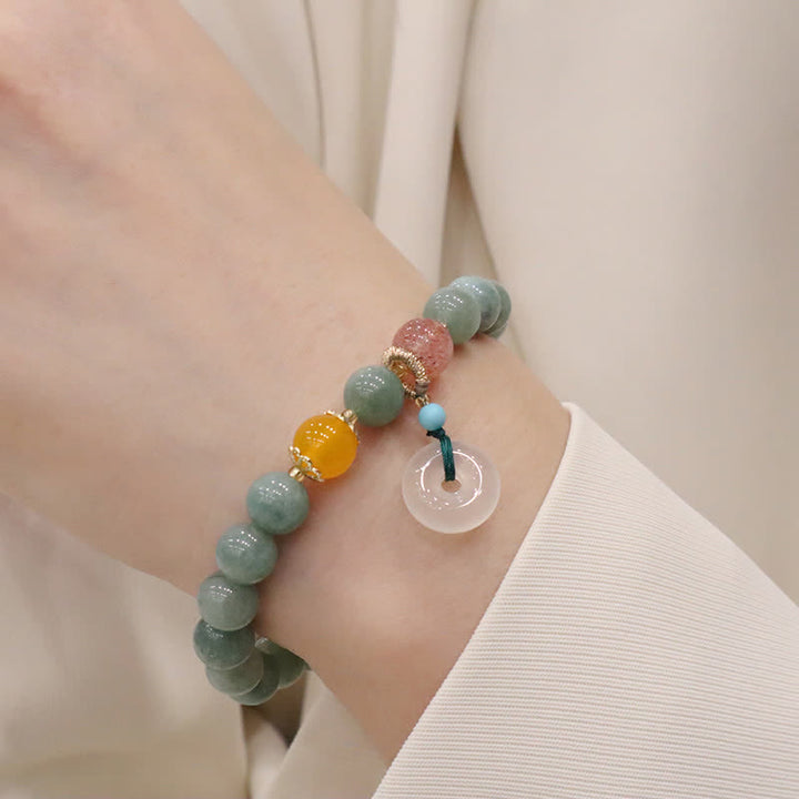 Armband Cyan Jade Amethyst Lotus Heilung Frieden am Handgelenk getragen