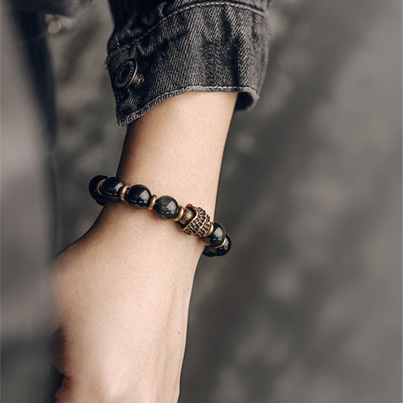 Armband Obsidian Kupfer schwarze Perlen am Handgelenk elegant getragen