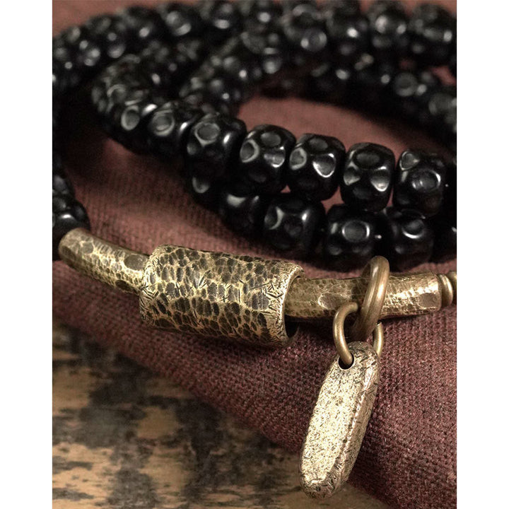 Armband Kupfer Retro Coconut mit schwarzen Perlen elastisch getragen