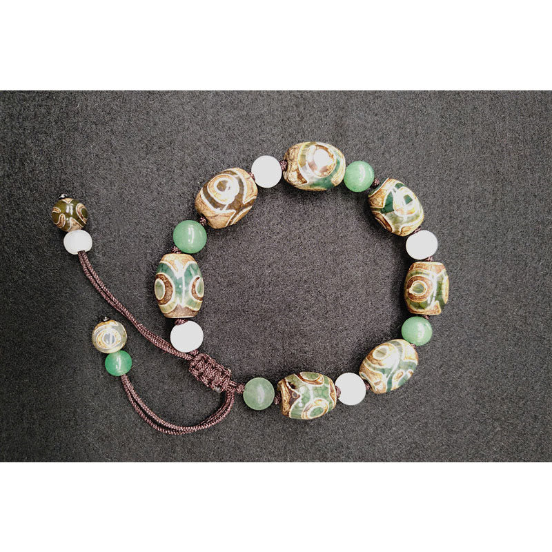 Armband Dzi Perle mit grünem Jade und weißen Perlen Schutz Glück.