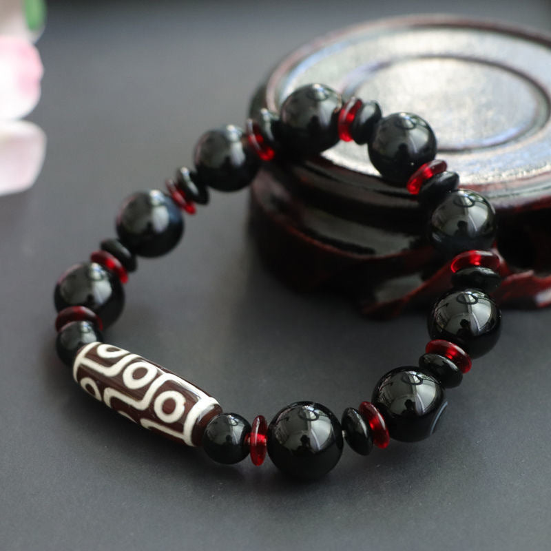 Armband Schwarzer Onyx mit roten Perlen, Schutz & Wohlstand, Nahaufnahme Detailansicht