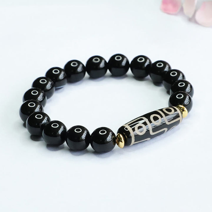 Armband Schwarzer Onyx mit goldener Röhrenbead Dekoration elegant.