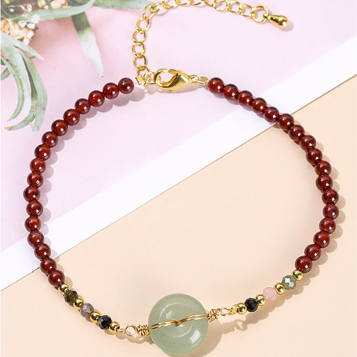 Armband Granat – Frieden & Ruhe mit grünem Jade Anhänger elegant