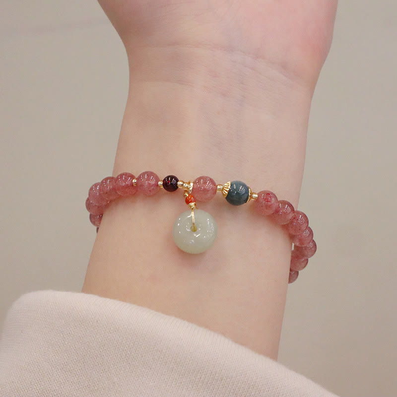 Armband Erdbeerquarz Jade Heilstein rosa Perlen Anhänger Handgelenk getragen