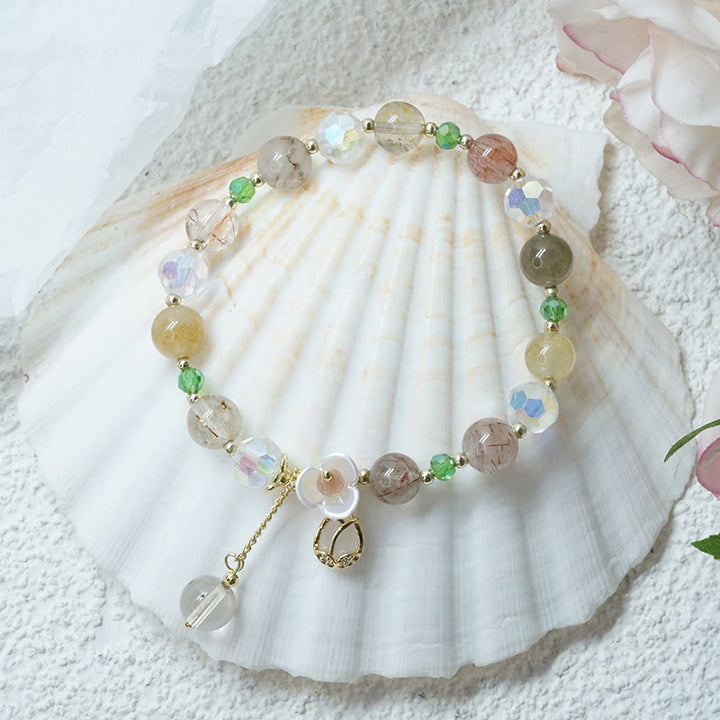 Armband Erdbeerquarz Fluorit Heilung mit grünen Kristallperlen elegant.