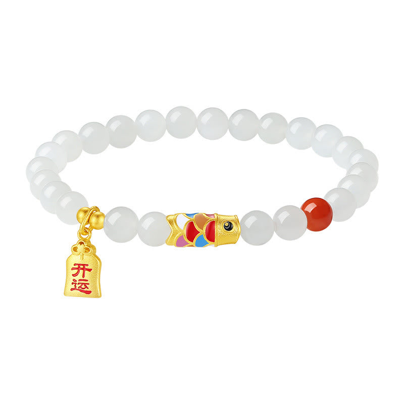Weißes Jade Armband mit goldenem Koi Fisch Anhänger elastisch