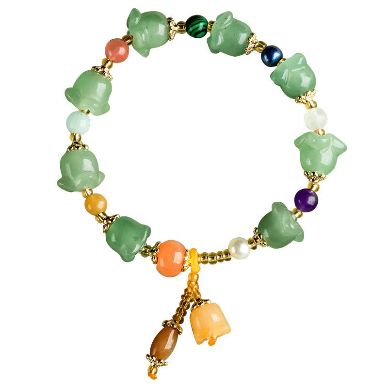Armband Grüner Aventurin mit bunten Edelsteinen und goldenem Anhänger.