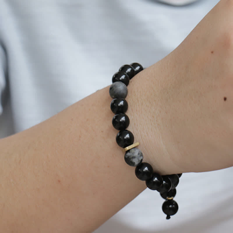 Armband Schwarzer Obsidian mit grauen Steinen elastisch getragen