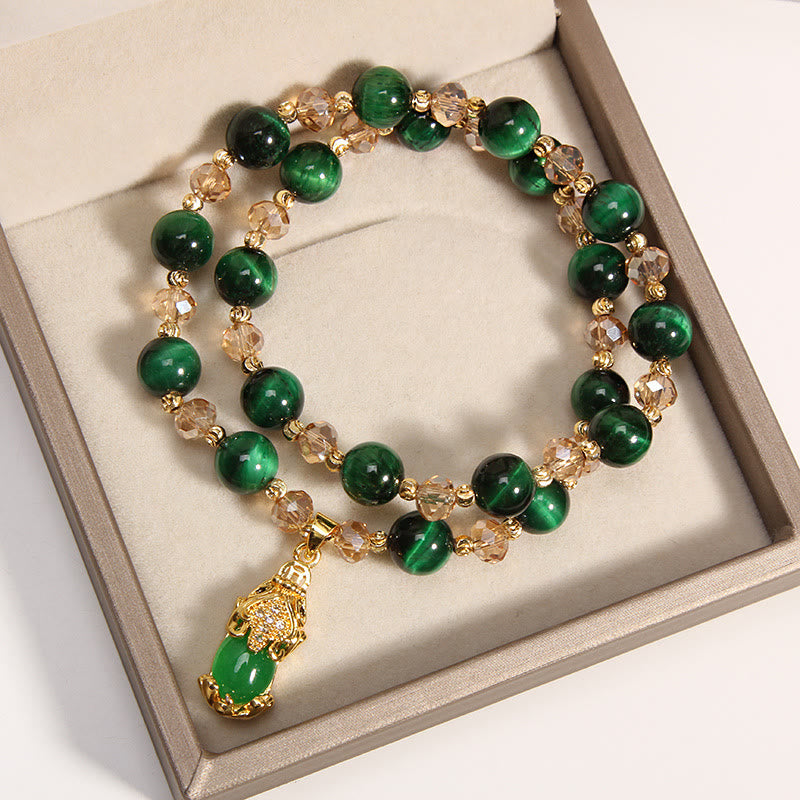 Grünes Tigerauge Pixiu Armband Schmuck mit Goldperlen Flachlage