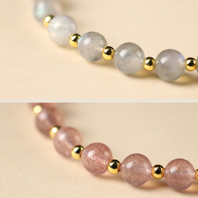 Armband Labradorit Erdbeerquarz goldene Perlen Naturstein elastisch elegant.