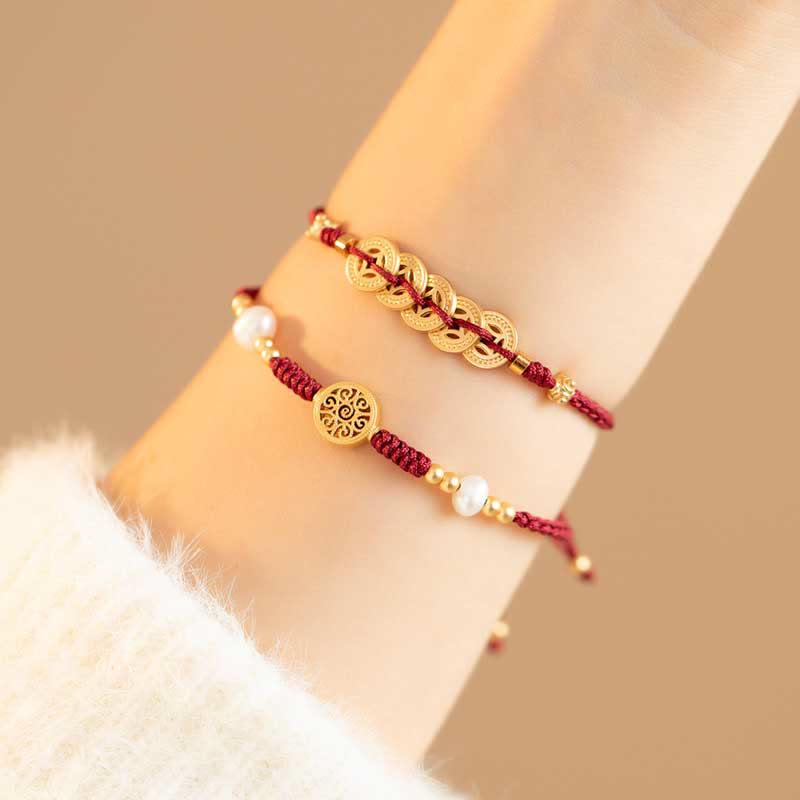 Armband Kupfer – Glück & Stärke mit roten Fäden und Perlen elegant.