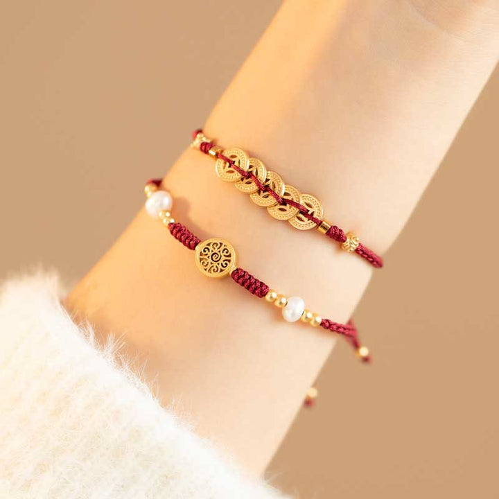 Armband Kupfer – Glück & Stärke mit roten Fäden und Perlen elegant.