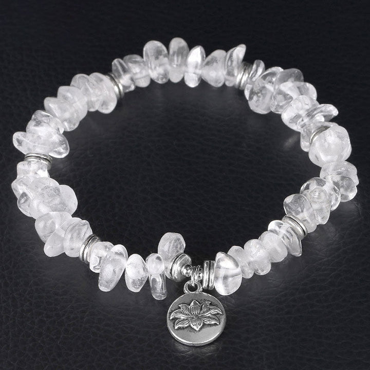 Armband Weißer Kristall Lotus – Heilung mit silbernem Anhänger elastisch