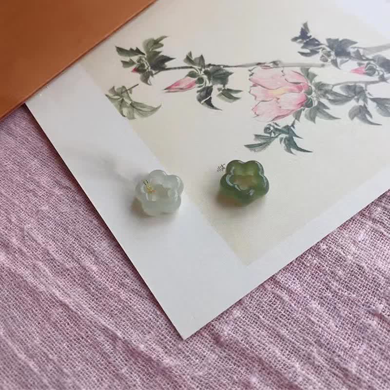 Jade Blume Anhänger grün weiß Naturstein Kette Schmuck Kunstwerk
