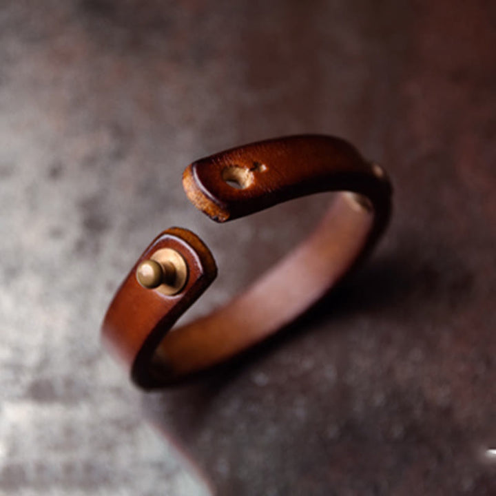 Kupfer Armband mit Steinen am Handgelenk elegantes Design Wohlstand