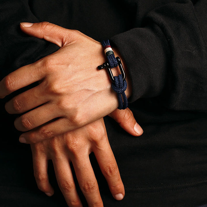 Marineblaues Armband Glück Stainless Stahl – Glück Handgelenk getragen