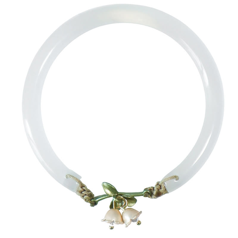Armband – Stärke & Glück mit weißem Jade Stein und Glockenanhängern