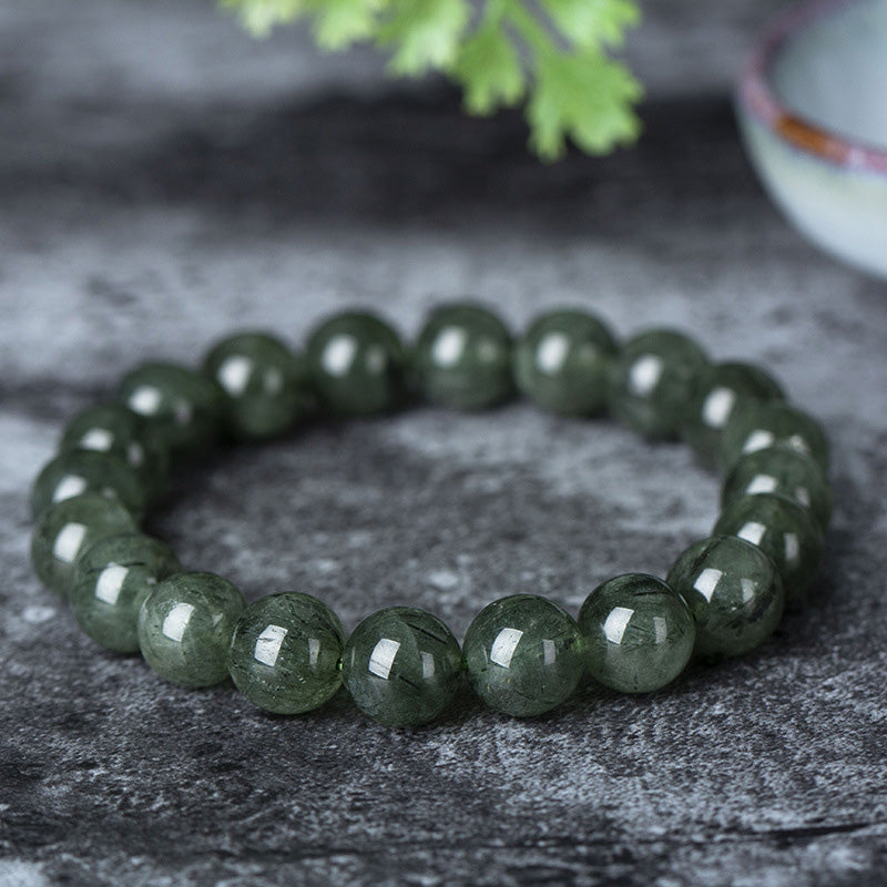 Grünes Kristall Armband Wohlstand & Segen auf Stein Flat Lay