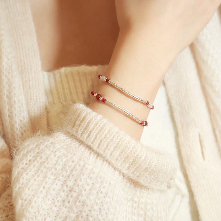 Armband 925 Silber Roter Achat Bambus am Handgelenk getragen Nahaufnahme