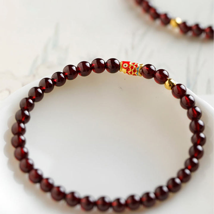 Armband Granat Koi Fisch – Schutz rote Perlen Naturstein elastisch