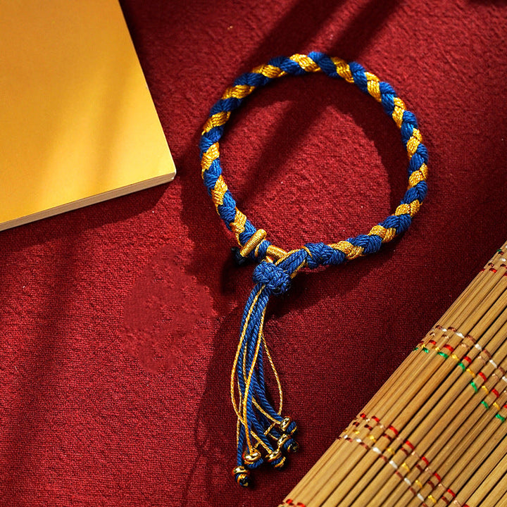 Blau-goldenes Drachen-Armband Glück Wohlstand Energie auf rotem Stoff.