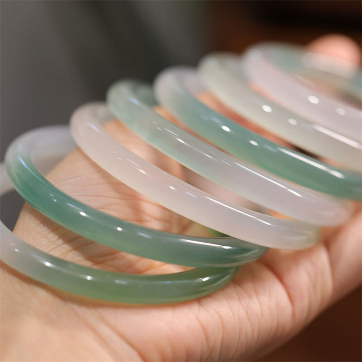 Armband Weiß Grün Chalcedony Agate elastisch Naturstein Handgelenk getragen
